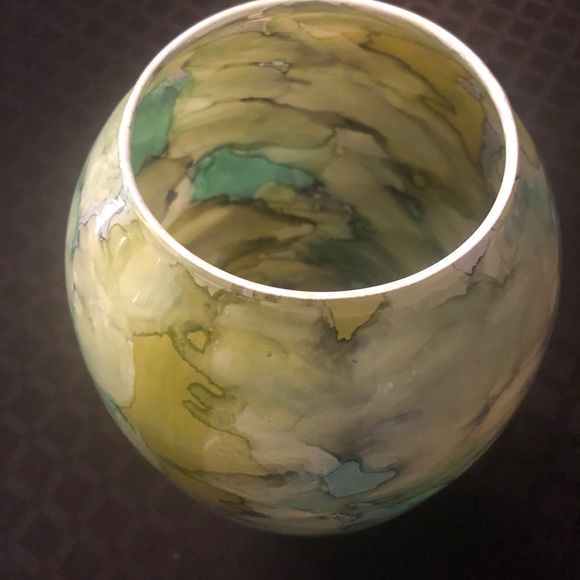 Beautiful Vase - Picture 2 of 2